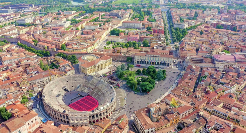 Arena di Verona von oben shutterstock_1626367798 - Opernfestspiele Verona - Aida